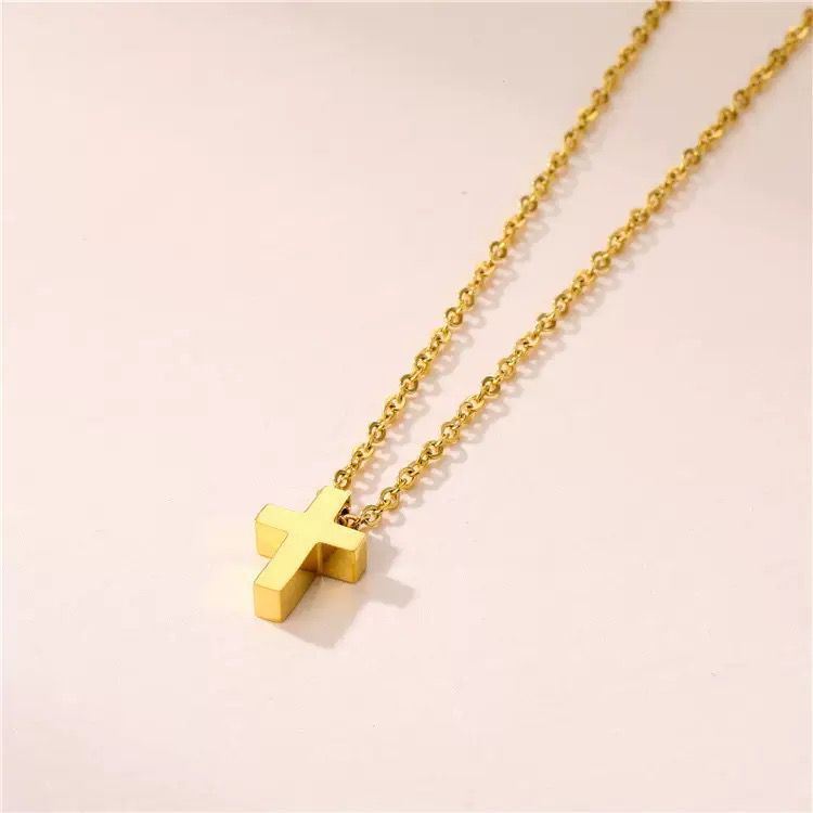 Aurelia-Juwelé - Classic Cross Necklace